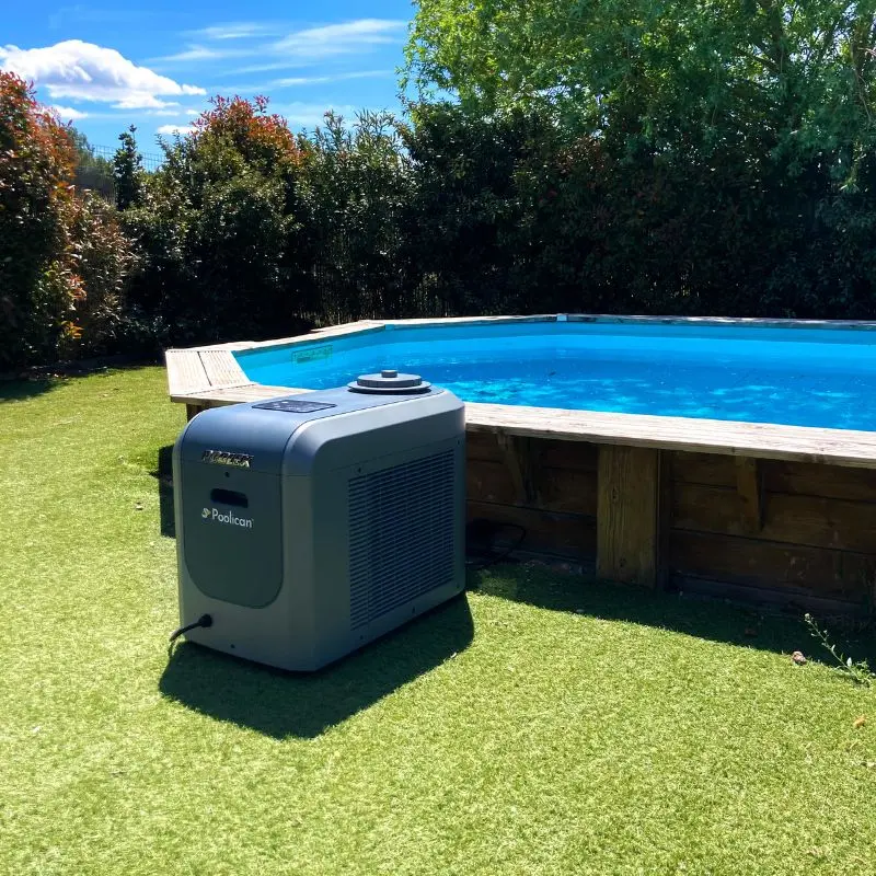 Poolican installé près d’une piscine hors-sol
